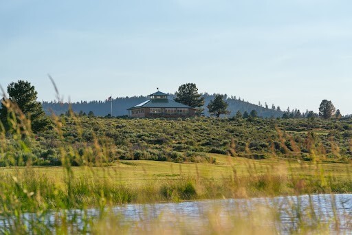 Scenic cabins in Oregon  